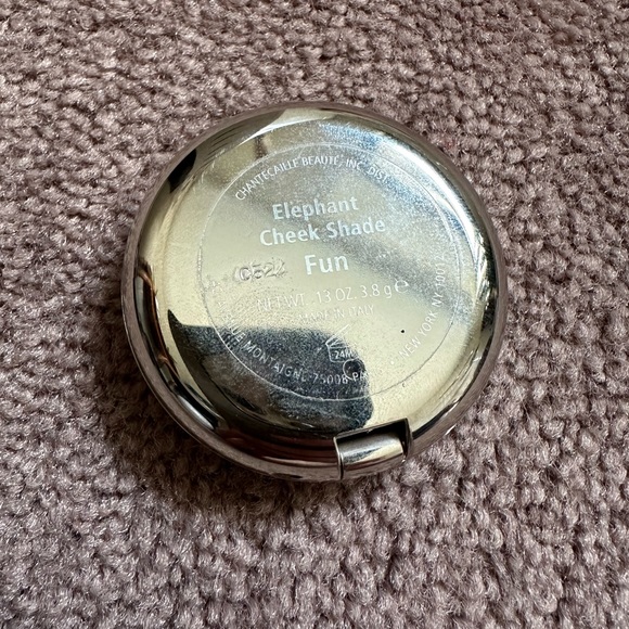 Chantecaille Elephant blush in ‘Fun’ - Picture 2 of 4